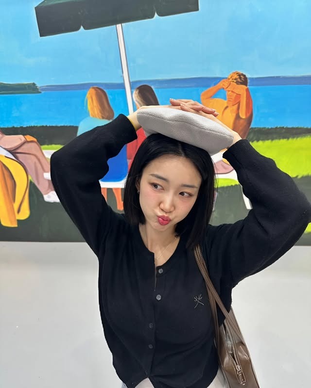 Mỹ nh&acirc;n từ bỏ h&agrave;o quang showbiz đi l&agrave;m TVHK: Nhan sắc nh&igrave;n 1 lần l&agrave; vấn vương, style đơn giản m&agrave; đẹp đỉnh- Ảnh 10.