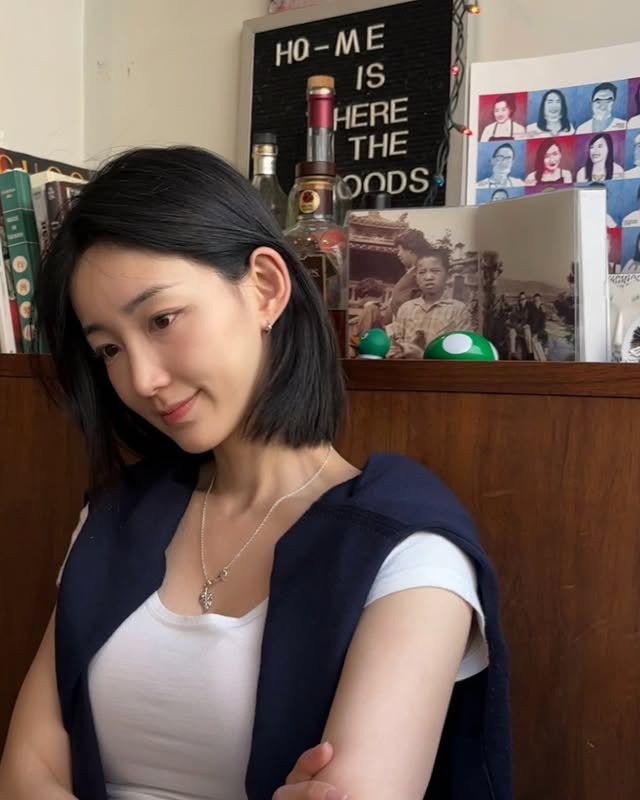 Mỹ nh&acirc;n từ bỏ h&agrave;o quang showbiz đi l&agrave;m TVHK: Nhan sắc nh&igrave;n 1 lần l&agrave; vấn vương, style đơn giản m&agrave; đẹp đỉnh- Ảnh 15.