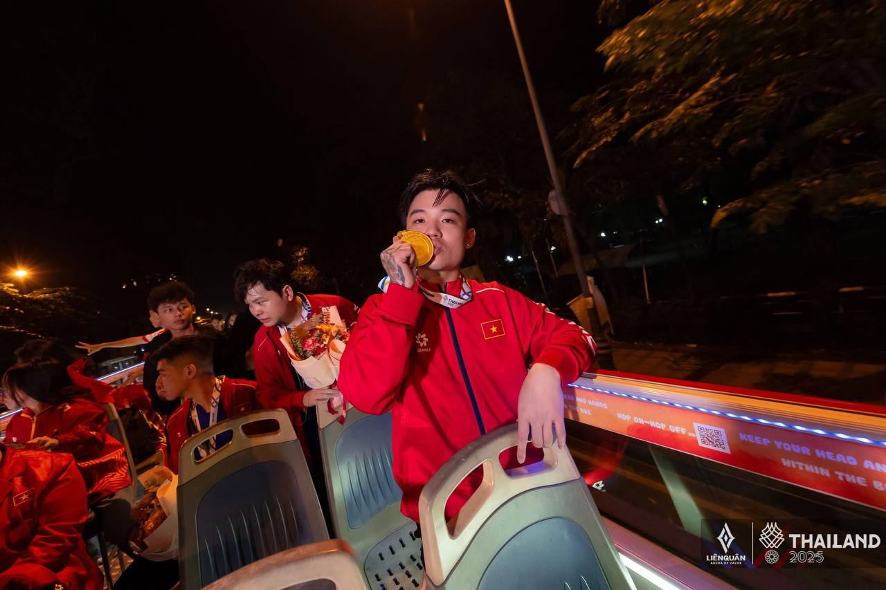 Từ cậu b&eacute; kh&ocirc;ng biết chữ, ch&agrave;ng phụ bếp đến biểu tượng Esports: Những c&acirc;u chuyện cổ t&iacute;ch c&oacute; thật của game thủ Việt- Ảnh 6.