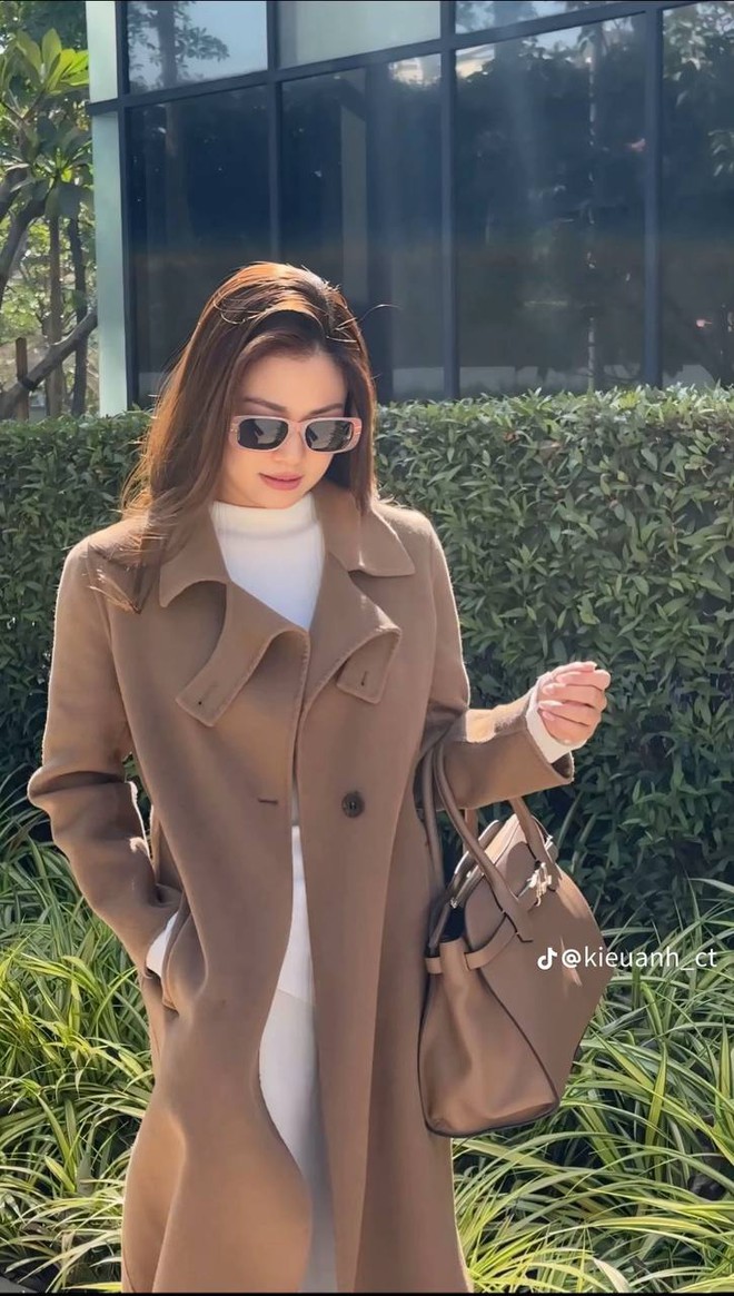 NSƯT 44 tuổi trẻ đẹp vượt mức, Huyền Lizzie và Hồng Diễm không dìm nổi- Ảnh 5. NSƯT 44 tuổi trẻ đẹp vượt mức, Huyền Lizzie và Hồng Diễm không dìm nổi- Ảnh 5.