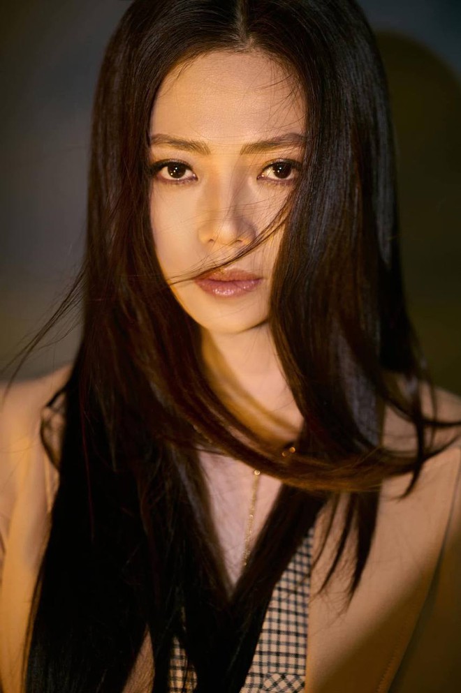 NSƯT 44 tuổi trẻ đẹp vượt mức, Huyền Lizzie và Hồng Diễm không dìm nổi- Ảnh 4. NSƯT 44 tuổi trẻ đẹp vượt mức, Huyền Lizzie và Hồng Diễm không dìm nổi- Ảnh 4.