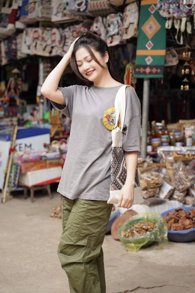 NSƯT 44 tuổi trẻ đẹp vượt mức, Huyền Lizzie và Hồng Diễm không dìm nổi- Ảnh 8. NSƯT 44 tuổi trẻ đẹp vượt mức, Huyền Lizzie và Hồng Diễm không dìm nổi- Ảnh 8.