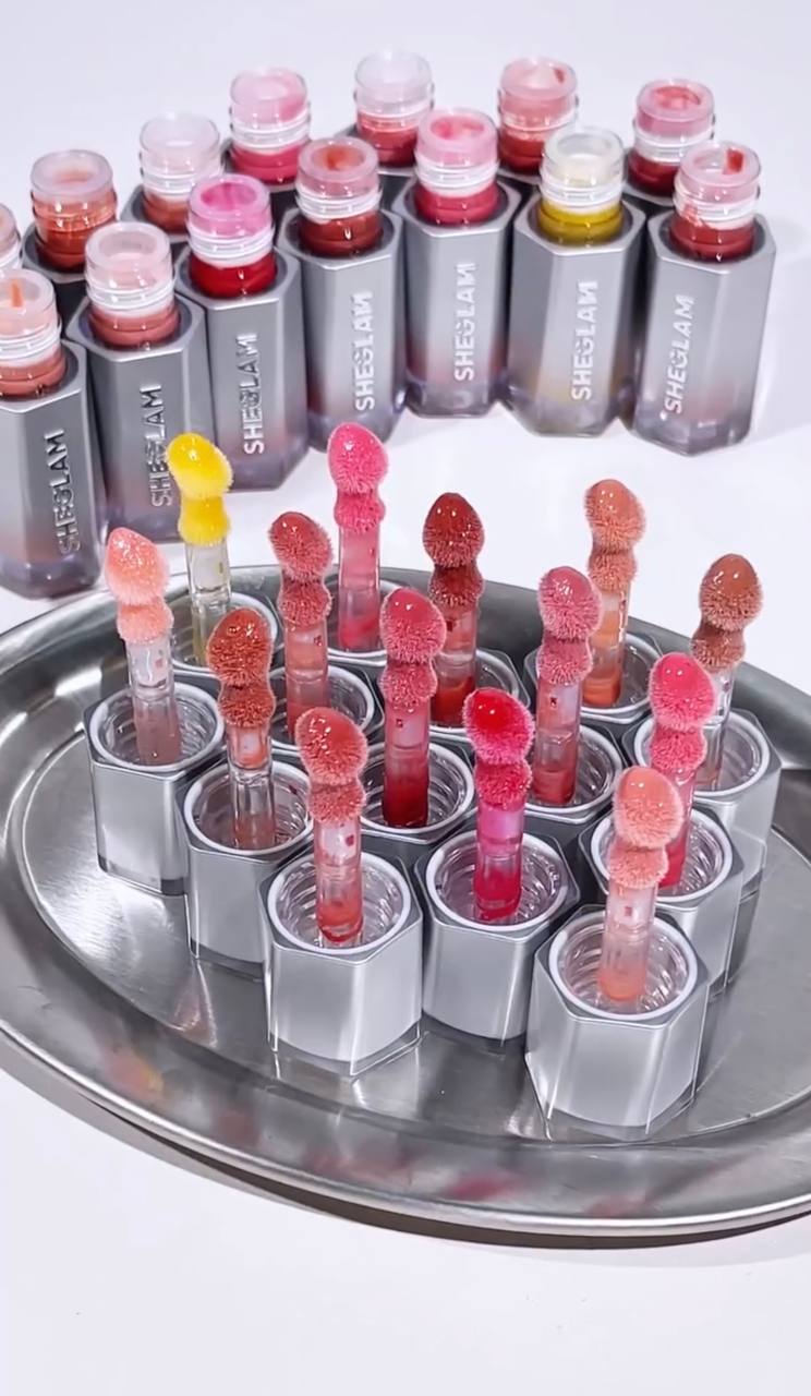 Thỏi son bóng lâu trôi khiến MXH rần rần: Màu xinh, giá chưa đến 150K và siêu nhiều ưu điểm để bạn thích- Ảnh 1.