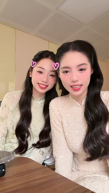 &Aacute;nh mắt của Đ&igrave;nh Bắc viral, &Aacute; hậu Ch&acirc;u Anh vội livestream đ&iacute;nh ch&iacute;nh- Ảnh 3.