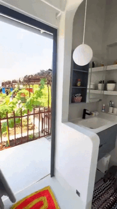 Trung bình nhà miền Tây: Lia cam đến đâu sảng hồn đến đấy, không đoán trước được điều gì!- Ảnh 3. Trung bình nhà miền Tây: Lia cam đến đâu sảng hồn đến đấy, không đoán trước được điều gì!- Ảnh 3.