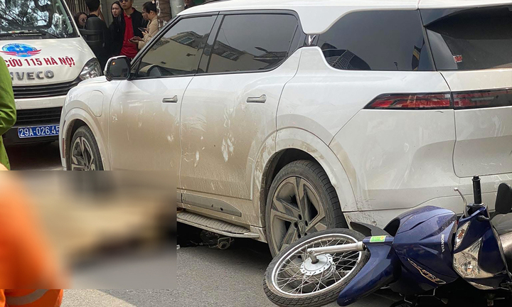 Tạm giữ t&agrave;i xế &ocirc; t&ocirc; l&ugrave;i xe khiến 2 phụ nữ thương vong ở H&agrave; Nội- Ảnh 1.