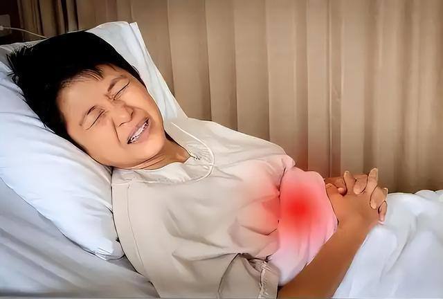 Miệng bỗng xuất hiện 4 dấu hiệu lạ, rất c&oacute; thể dạ d&agrave;y đang 