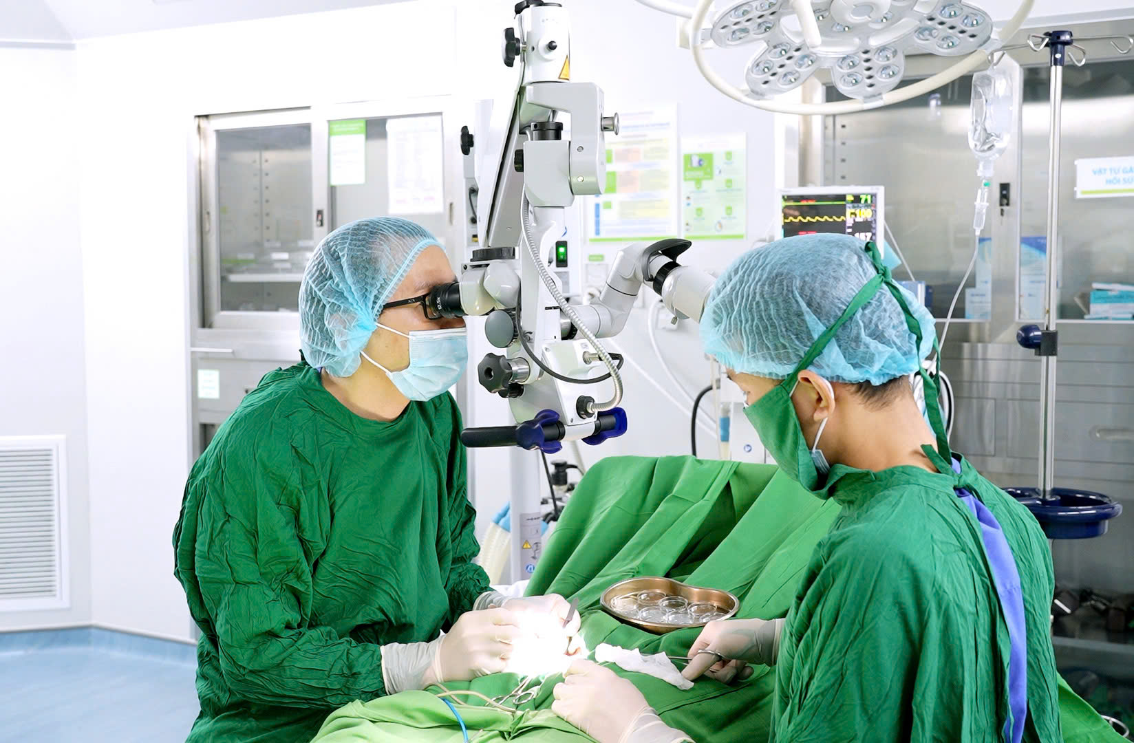 Chạy đua với "giờ vàng" cứu người: Nhập viện muộn, lỡ cơ hội làm cha- Ảnh 1. Chạy đua với "giờ vàng" cứu người: Nhập viện muộn, lỡ cơ hội làm cha- Ảnh 1.