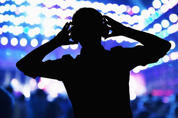 Ng&agrave;y t&agrave;n của ca sĩ: 60.000 b&agrave;i h&aacute;t AI mới mỗi ng&agrave;y được tải l&ecirc;n tr&ecirc;n một nền tảng, 97% người nghe kh&ocirc;ng ph&acirc;n biệt được thật giả- Ảnh 2.