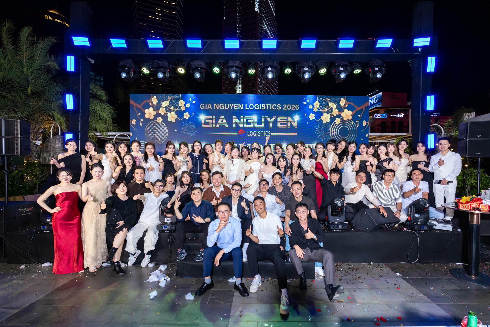 Ho&aacute; &ldquo;T&aacute;o Qu&acirc;n&rdquo;, tr&igrave;nh diễn như sao hạng A trong tiệc tất ni&ecirc;n c&ocirc;ng ty- Ảnh 18.