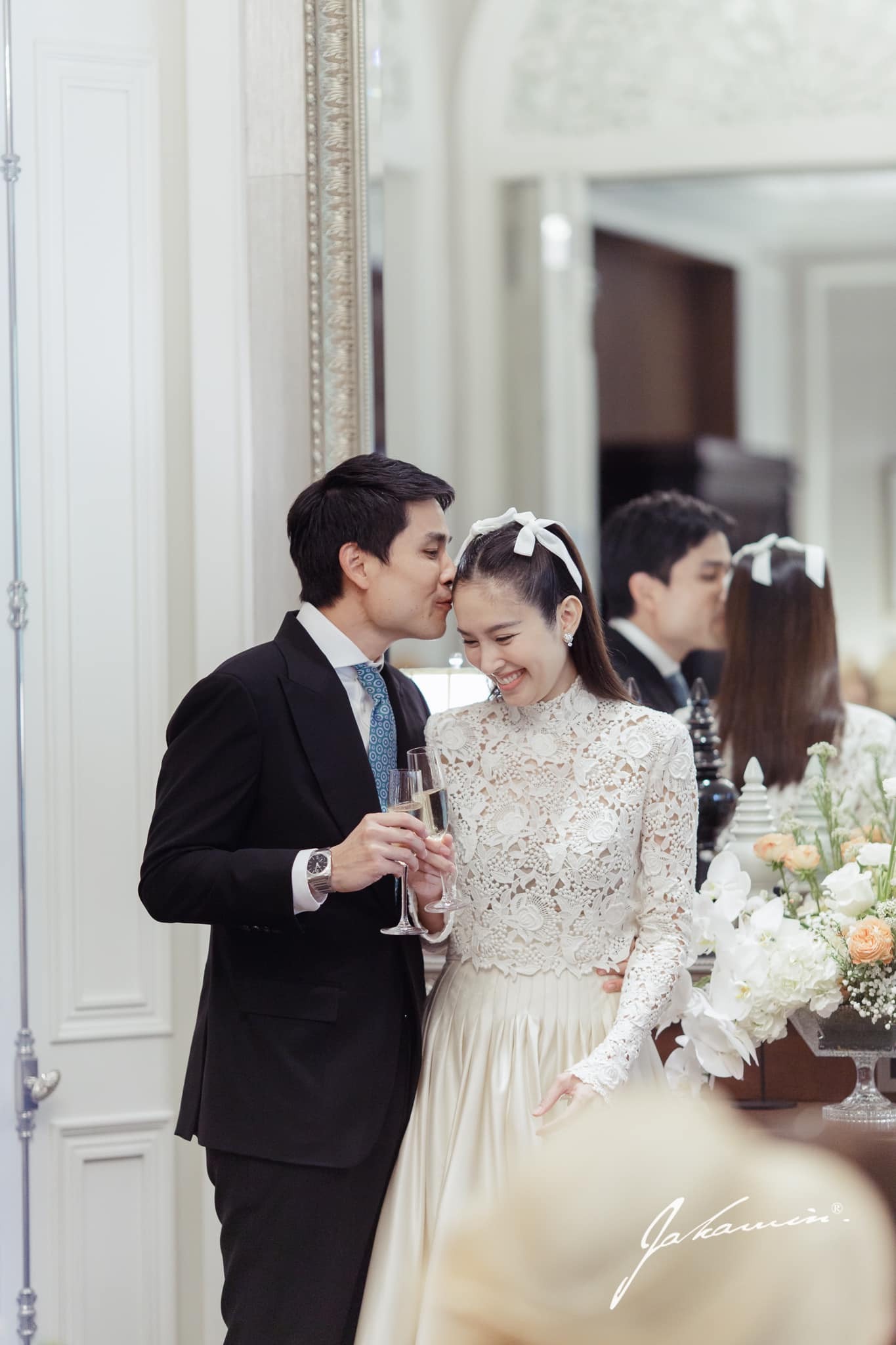 Nữ hoàng chuyển giới Nong Poy: 40 tuổi đẹp thách thức thời gian, cưới chồng hào môn gia thế khủng- Ảnh 7. Nữ hoàng chuyển giới Nong Poy: 40 tuổi đẹp thách thức thời gian, cưới chồng hào môn gia thế khủng- Ảnh 7.