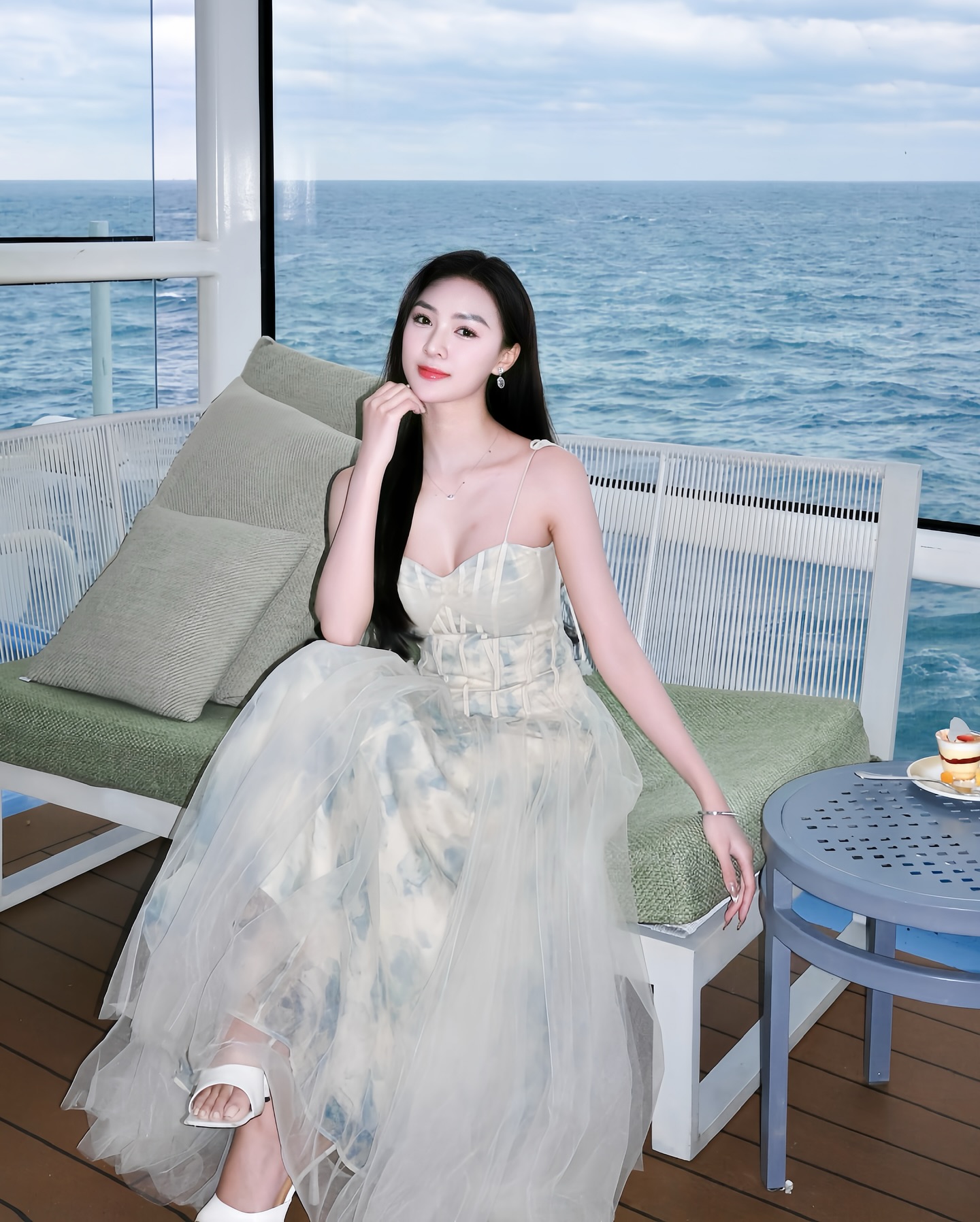 Ch&acirc;u Anh v&agrave; Cẩm Ly: So k&egrave; 2 mỹ nh&acirc;n được 