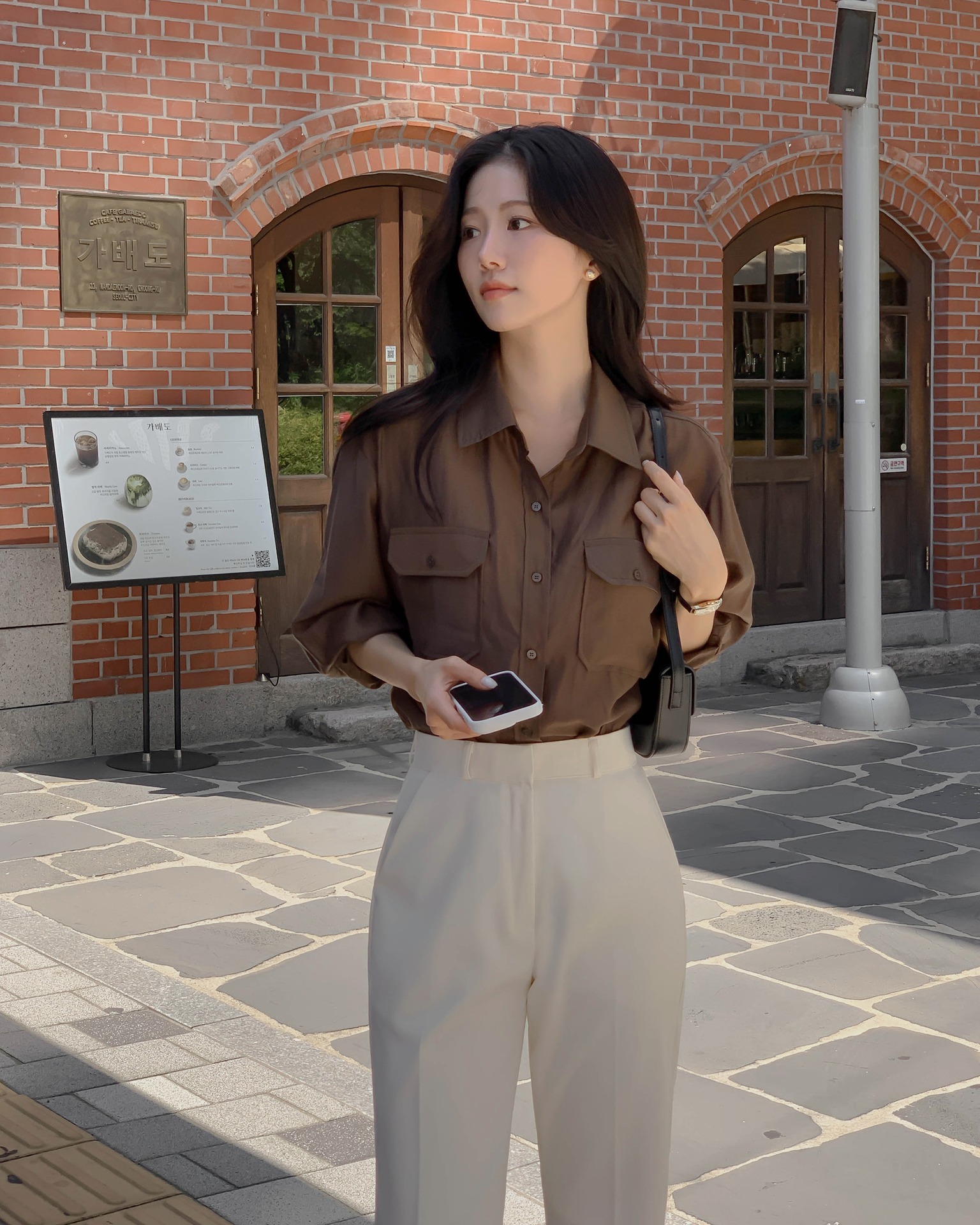 Người s&agrave;nh điệu l&agrave; phải biết 4 c&aacute;ch mặc đồ tối m&agrave;u sang trọng m&agrave; kh&ocirc;ng hề 