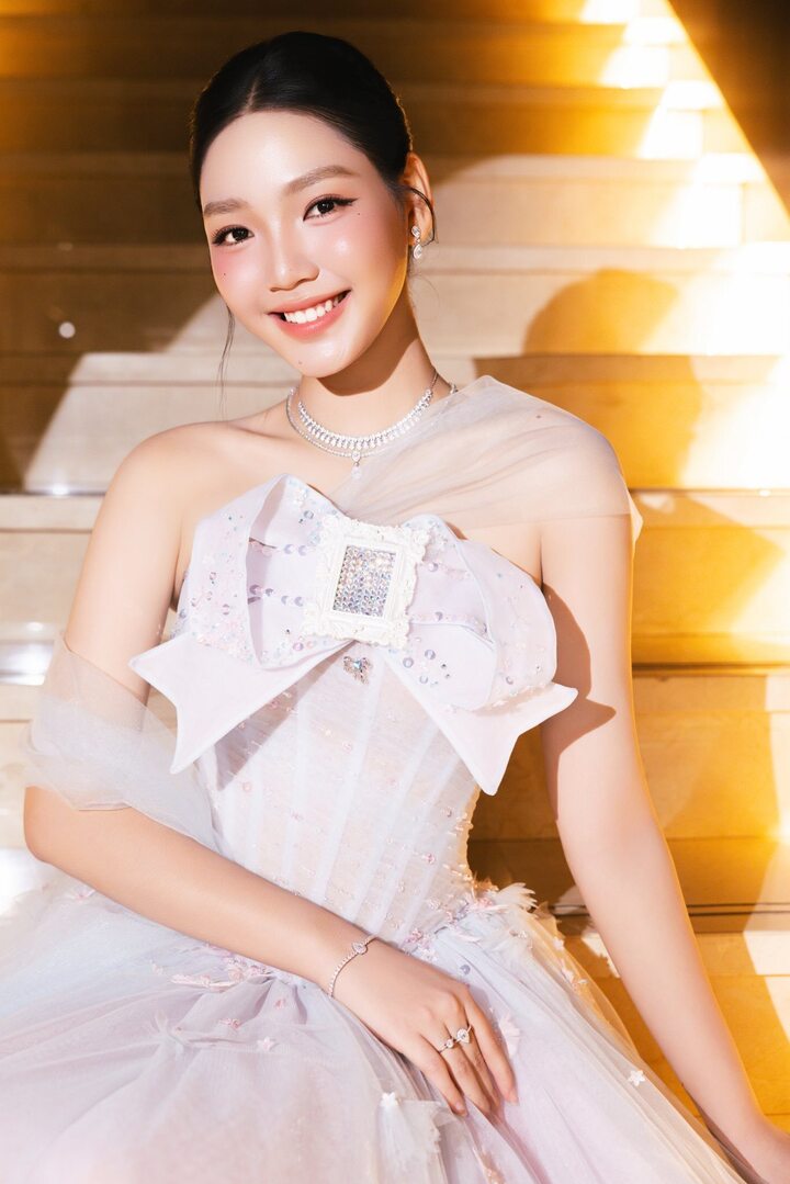 "Mỹ nh&acirc;n trăm tỷ" 18 tuổi đ&oacute;ng ch&iacute;nh trong phim Tết của Trường Giang l&agrave; ai?- Ảnh 6.