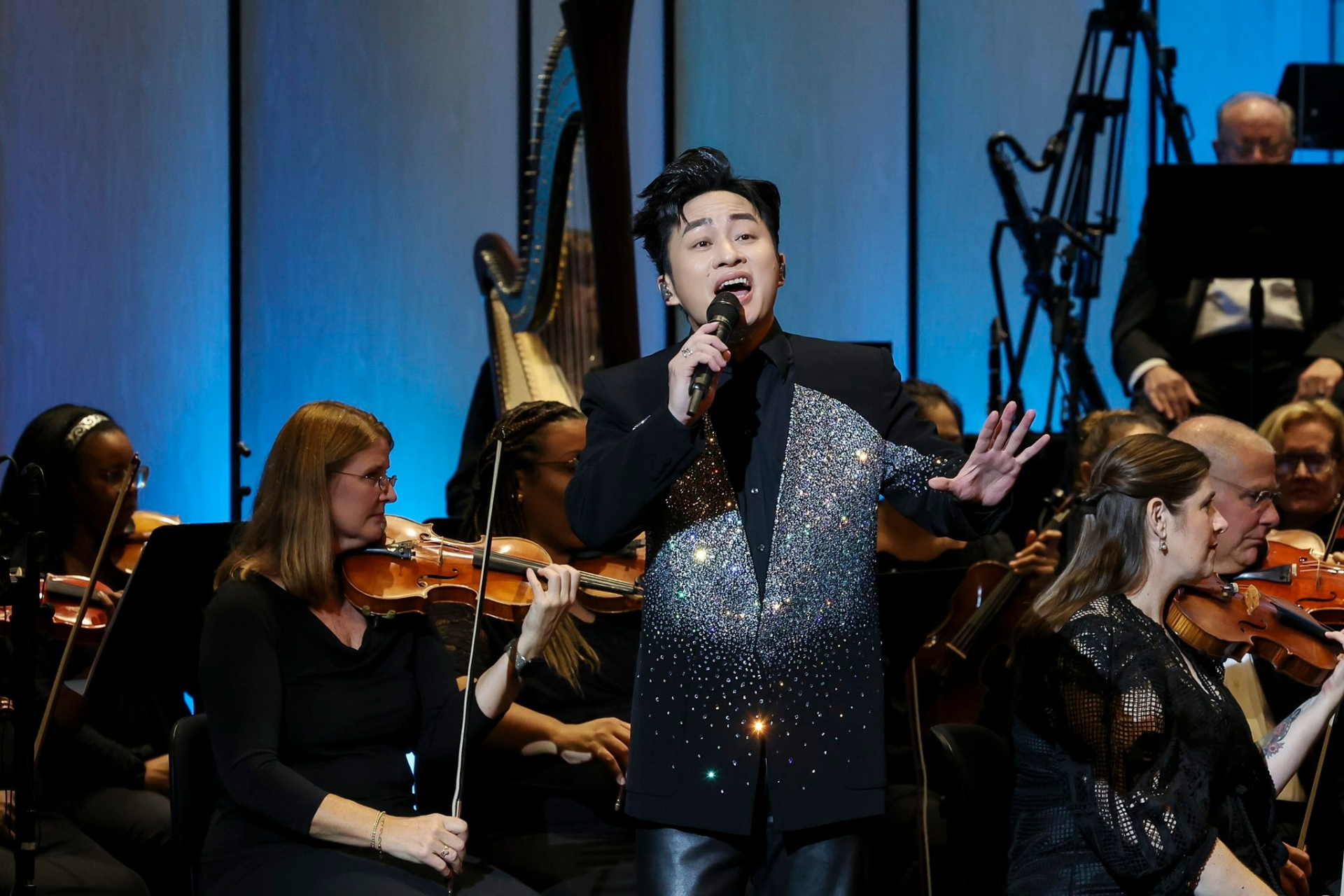 Nam ca sĩ Việt được Bộ VH-TT-DL vinh danh: Cất giọng ai nghe cũng "khiếp v&iacute;a", cứ h&aacute;t nhạc trẻ viral rần rần- Ảnh 5.