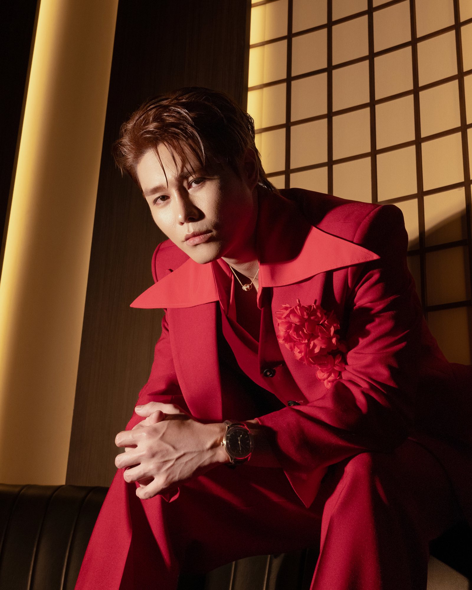 Nam ca sĩ Việt g&acirc;y b&atilde;o Trung Quốc: Ch&aacute;u trai cựu Bộ trưởng Bộ Văn ho&aacute;, cả kho hit kiếm tiền 