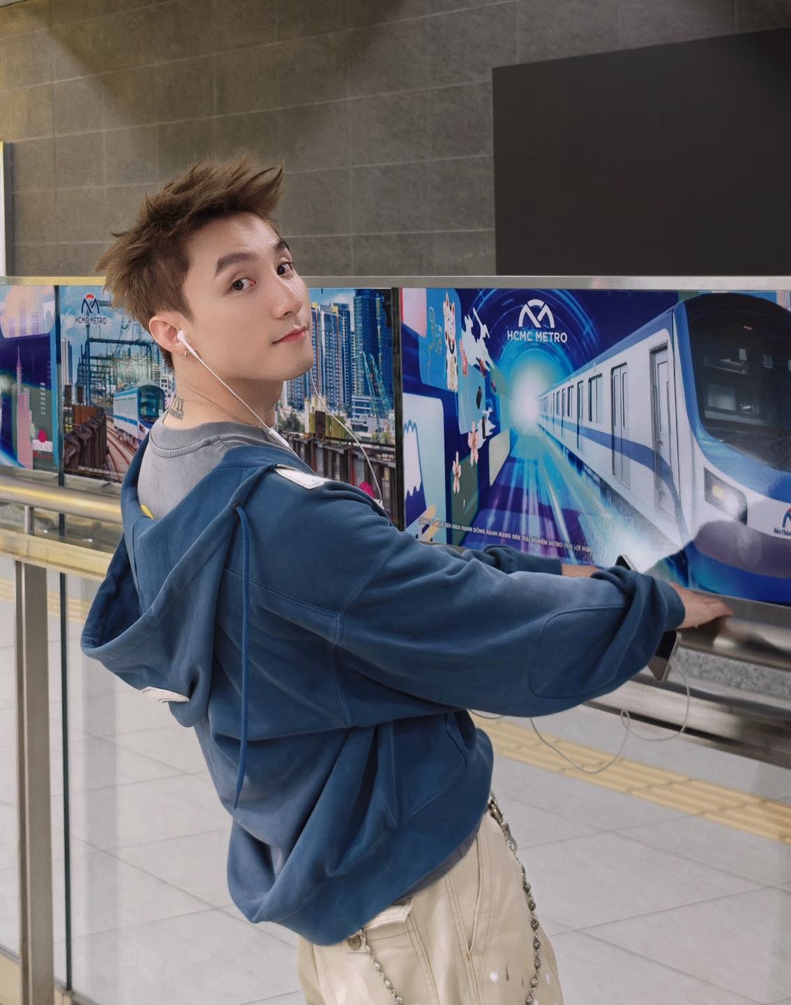 Ca sĩ Việt duy nhất lọt top 100 gương mặt đẹp nhất ch&acirc;u &Aacute;: Thủ khoa đầu v&agrave;o Nhạc viện TP.HCM, được Bộ VH-TT&DL vinh danh- Ảnh 3.