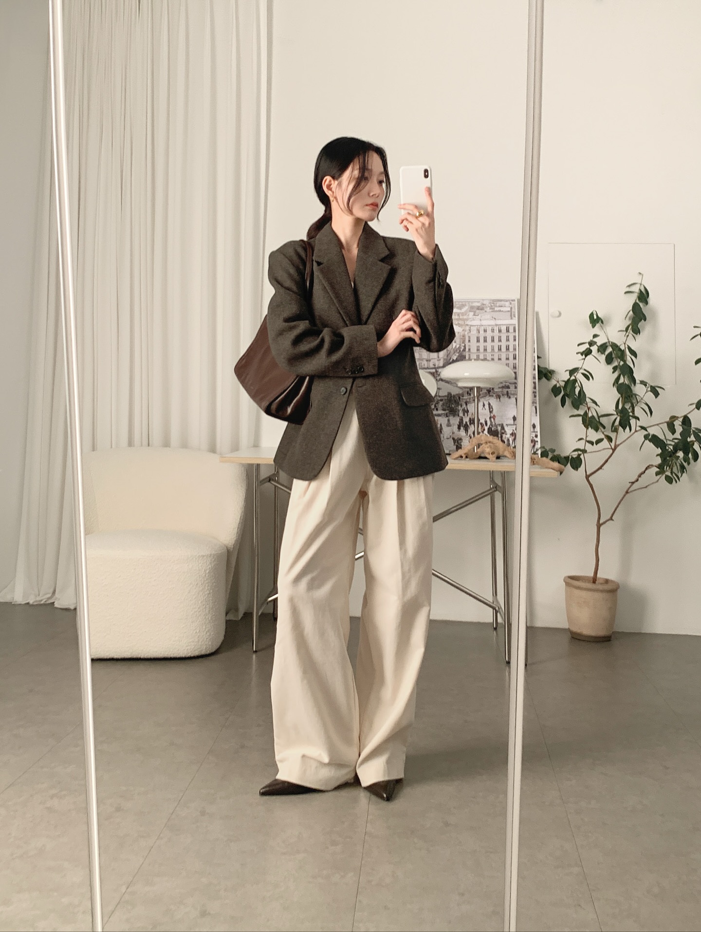 Người s&agrave;nh điệu l&agrave; phải biết 4 c&aacute;ch mặc đồ tối m&agrave;u sang trọng m&agrave; kh&ocirc;ng hề 