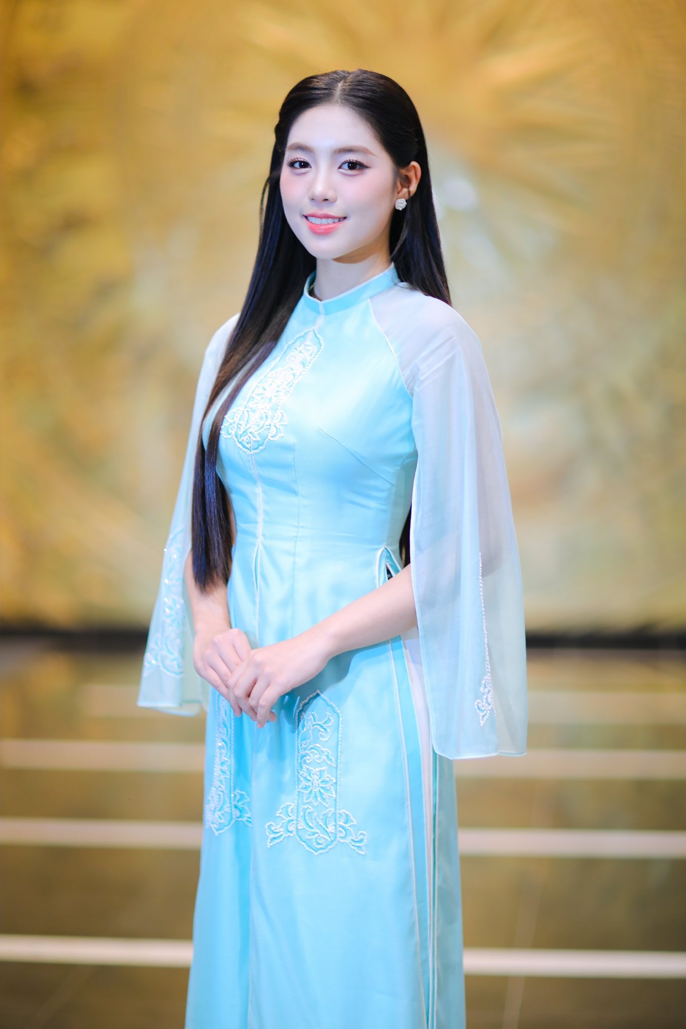 Ch&acirc;u Anh v&agrave; Cẩm Ly: So k&egrave; 2 mỹ nh&acirc;n được 