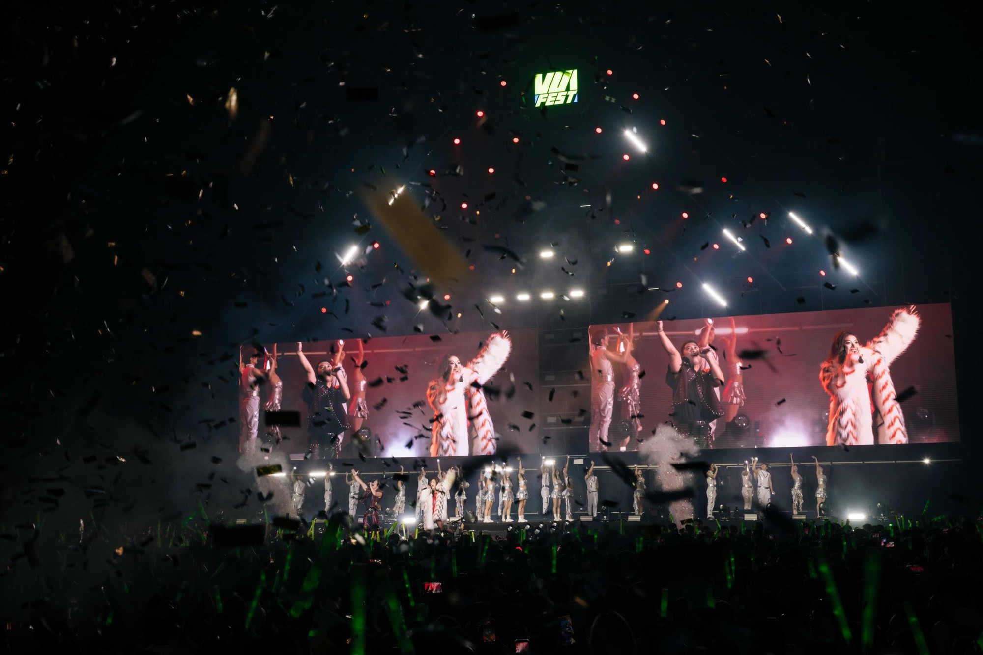 Ho&aacute; &ldquo;T&aacute;o Qu&acirc;n&rdquo;, tr&igrave;nh diễn như sao hạng A trong tiệc tất ni&ecirc;n c&ocirc;ng ty- Ảnh 6.