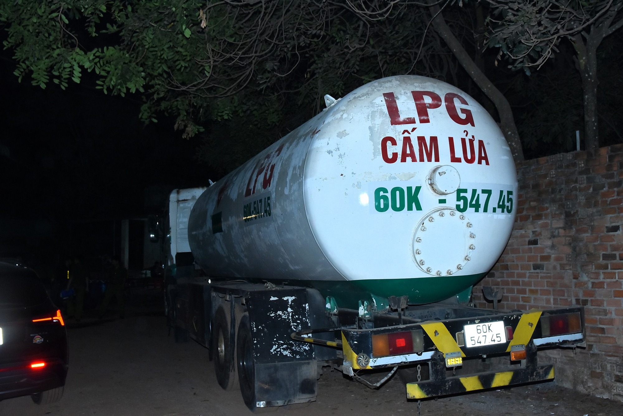 Triệt ph&aacute; đường d&acirc;y gas giả: Đồng loạt kh&aacute;m x&eacute;t 10 địa điểm, thu giữ gần 4.000 b&igrave;nh, 14 xe &ocirc; t&ocirc;- Ảnh 3.