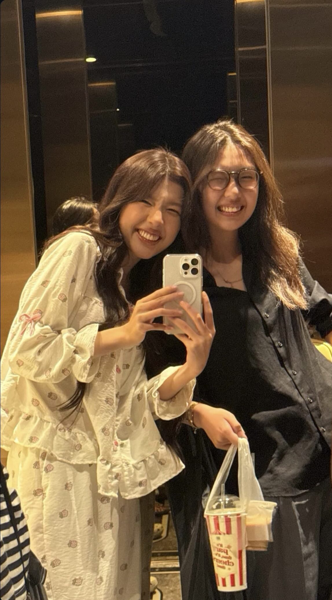 Cảnh tượng g&acirc;y "hoảng loạn" của một Em Xinh trong sự kiện đ&ecirc;m 30/1- Ảnh 4.