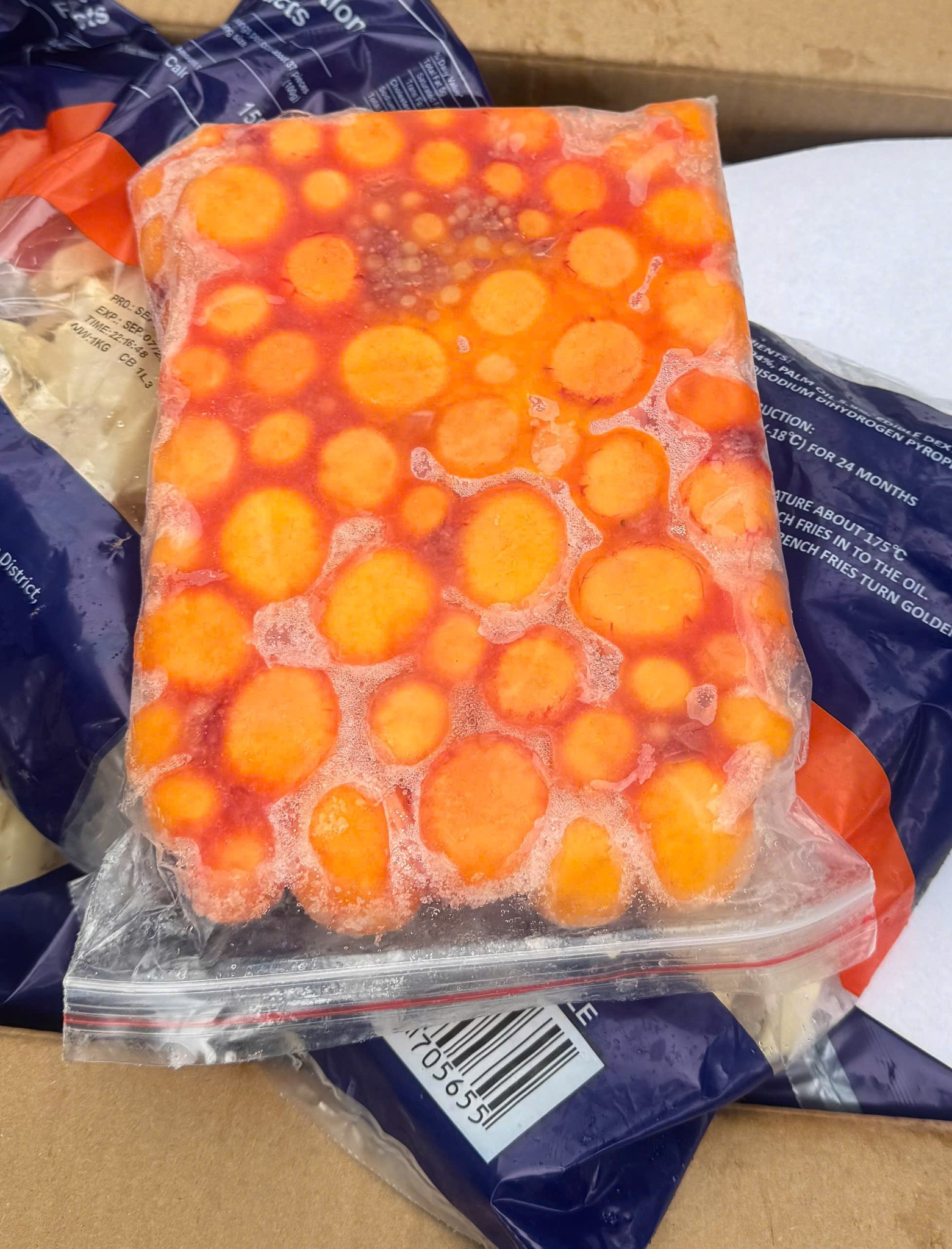 Cận cảnh 12 tấn trứng non, sụn g&agrave;... &ldquo;chữ lạ&rdquo; nằm la liệt trong 3 xe container đang chờ tuồn ra thị trường tại H&agrave; Nội- Ảnh 5.