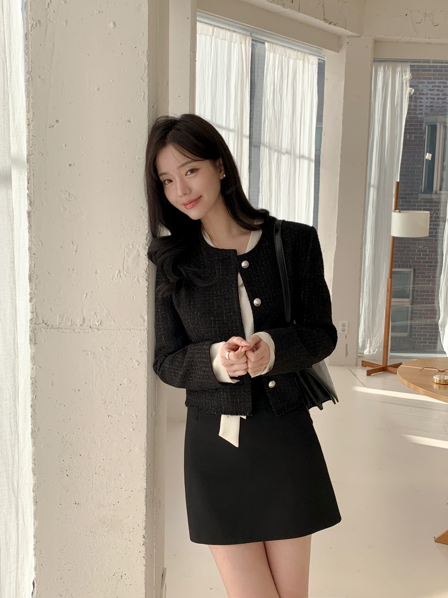 Người s&agrave;nh điệu l&agrave; phải biết 4 c&aacute;ch mặc đồ tối m&agrave;u sang trọng m&agrave; kh&ocirc;ng hề 