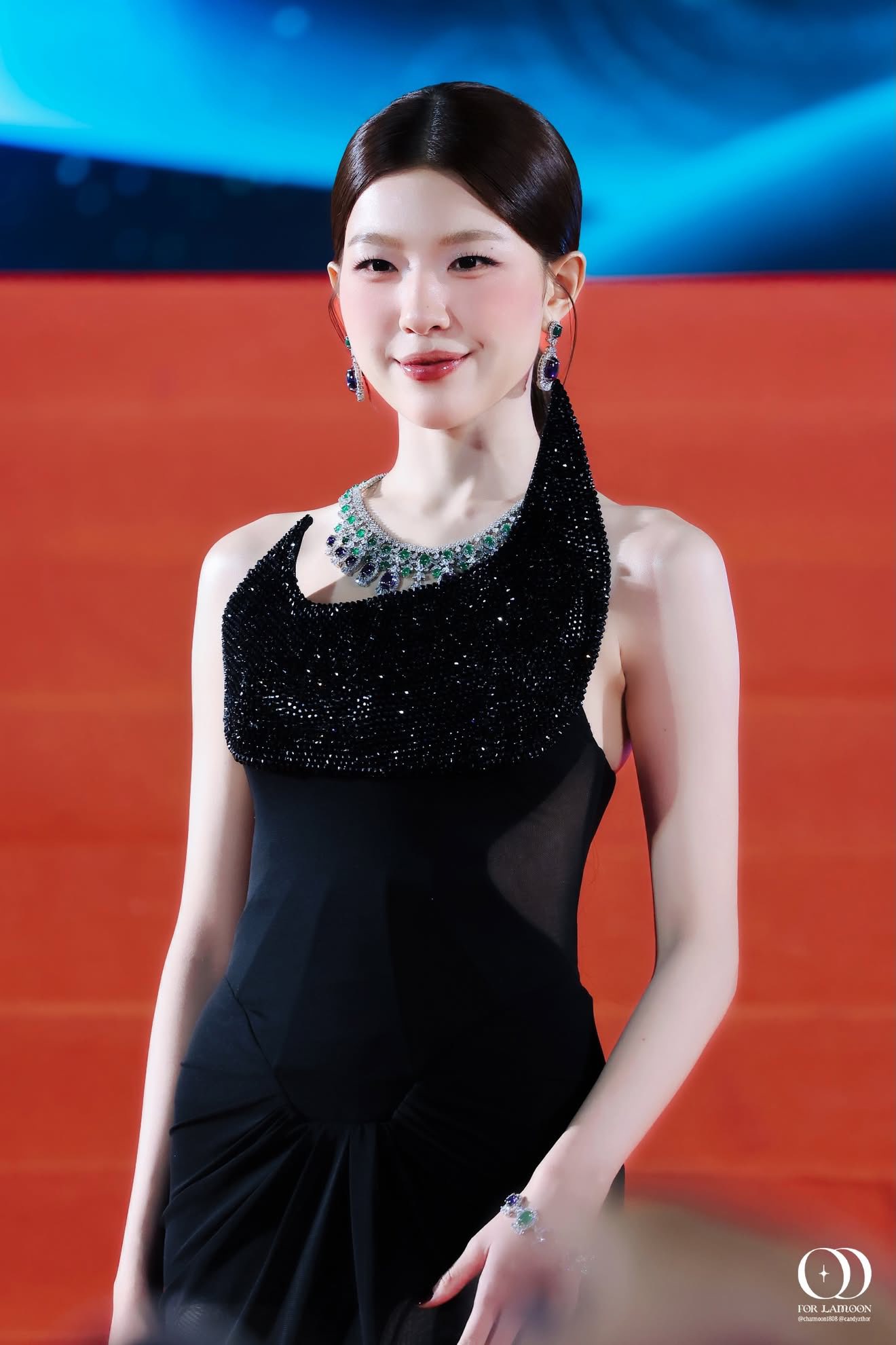 Cảnh tượng g&acirc;y "hoảng loạn" của một Em Xinh trong sự kiện đ&ecirc;m 30/1- Ảnh 1.