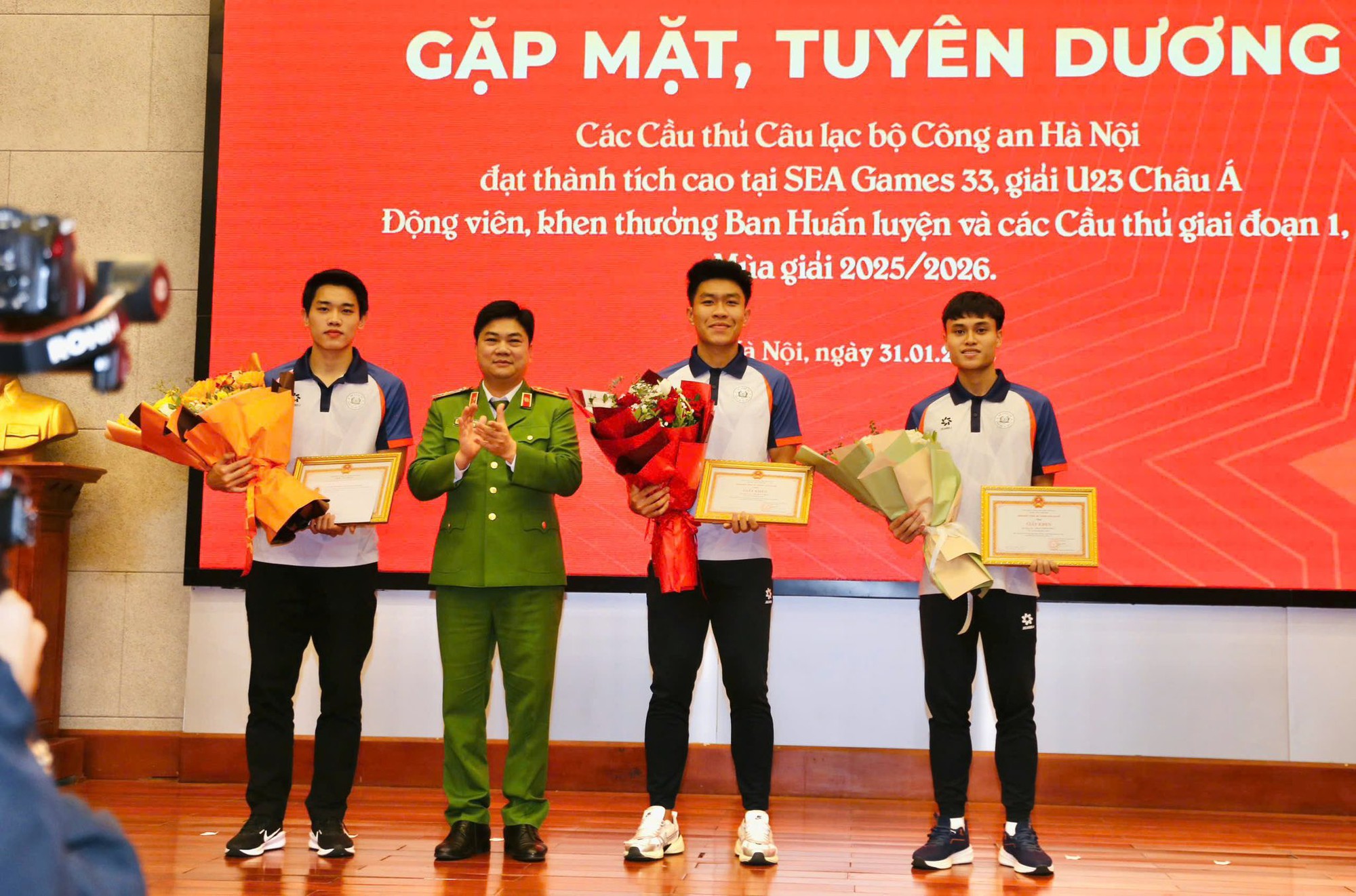 Đ&igrave;nh Bắc đang cảm thấy được y&ecirc;u- Ảnh 2.