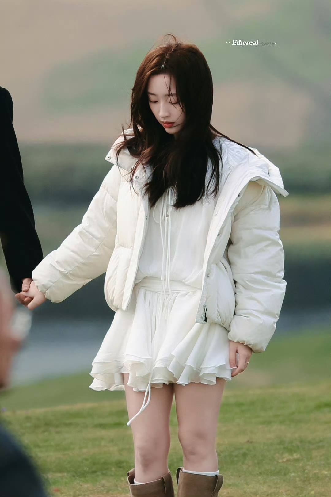 Tại sao đến tận 2026 cặp đ&ocirc;i n&agrave;y mới d&iacute;nh v&agrave;o nhau vậy: Nh&agrave; g&aacute;i l&agrave; thi&ecirc;n thần tuyết, nh&agrave; trai đẹp chấn động- Ảnh 8.