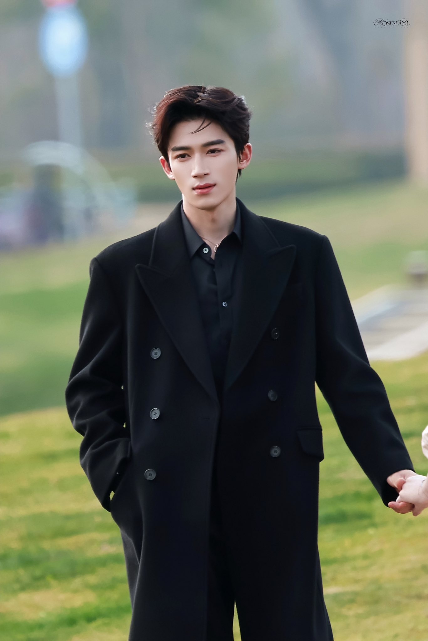 Tại sao đến tận 2026 cặp đ&ocirc;i n&agrave;y mới d&iacute;nh v&agrave;o nhau vậy: Nh&agrave; g&aacute;i l&agrave; thi&ecirc;n thần tuyết, nh&agrave; trai đẹp chấn động- Ảnh 7.