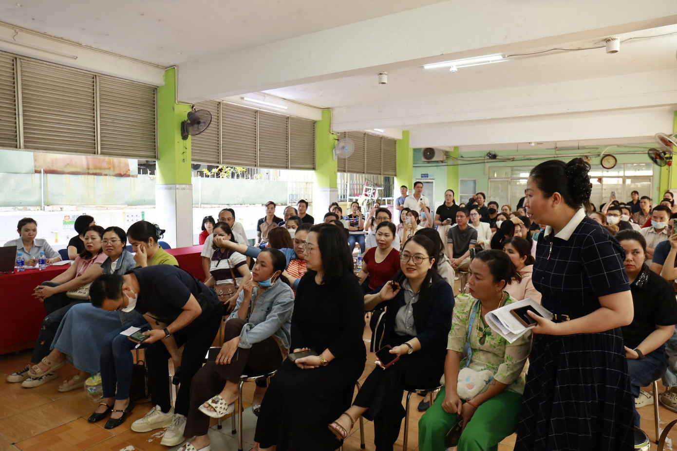 Vụ nghi thịt bẩn tuồn v&agrave;o trường học: Phụ huynh bức x&uacute;c muốn kiện nh&agrave; cung cấp suất ăn- Ảnh 3.