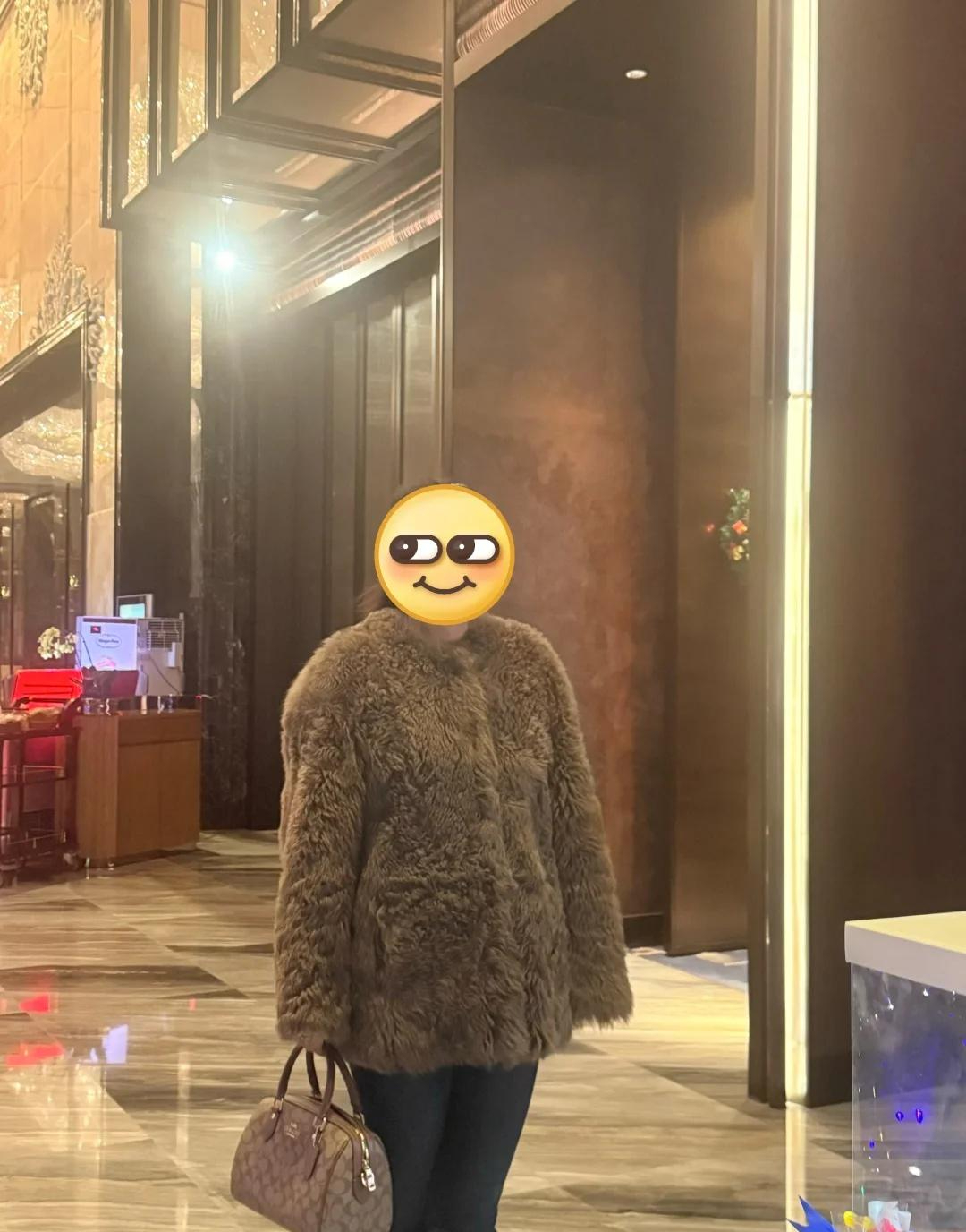 Dọn nửa tủ quần &aacute;o mới ngộ ra: 8 kiểu đồ &ldquo;nh&igrave;n th&igrave; m&ecirc;&rdquo; nhưng mặc cực kh&oacute; - mua về chỉ tổ ph&iacute; tiền- Ảnh 10.