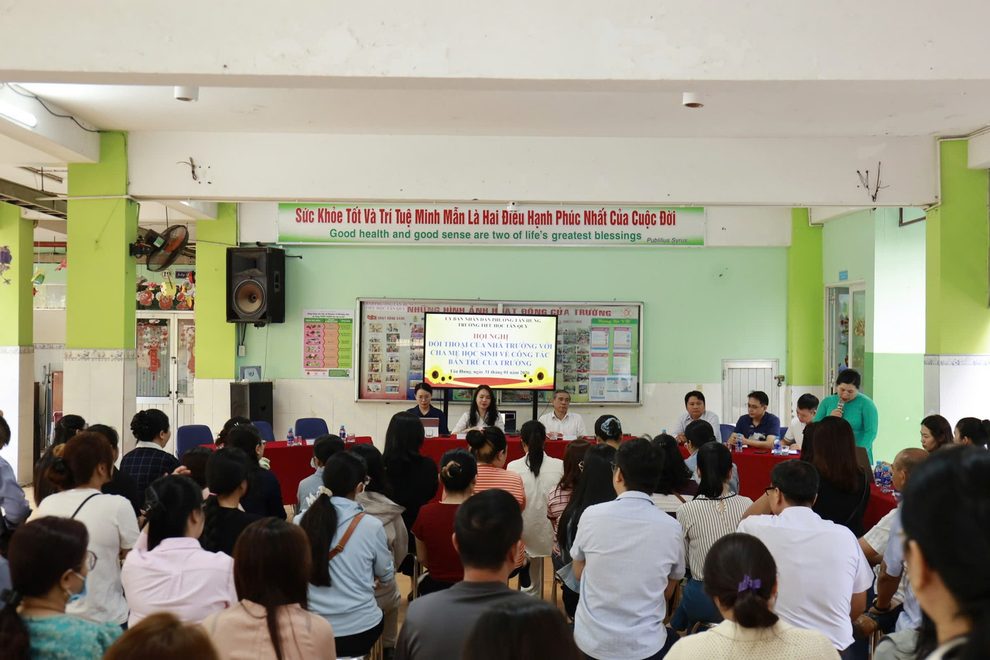 Vụ nghi thịt bẩn tuồn v&agrave;o trường học: Phụ huynh bức x&uacute;c muốn kiện nh&agrave; cung cấp suất ăn- Ảnh 1.