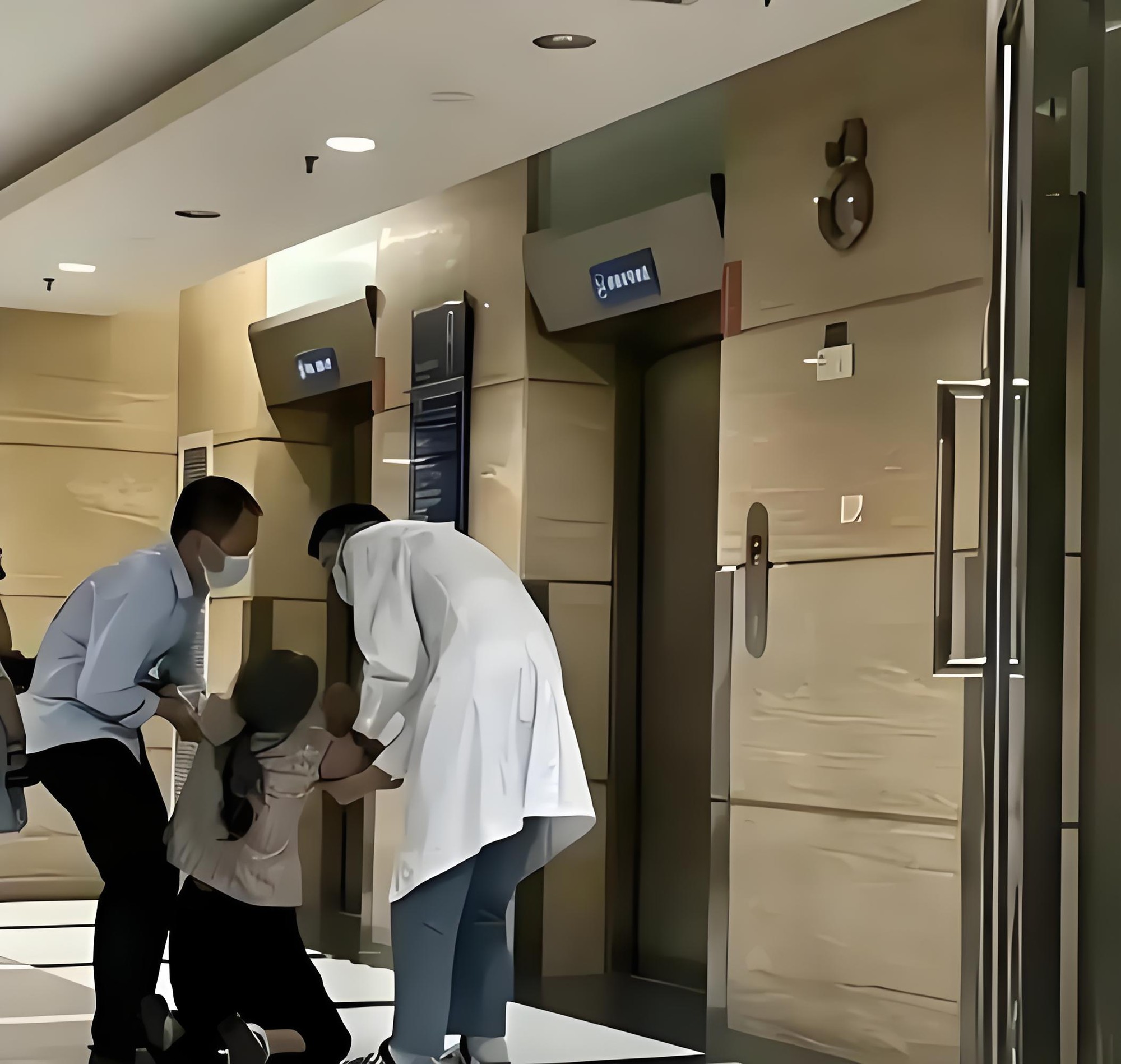 B&aacute;c sĩ bệnh viện tuyến đầu: "Sau 24 năm l&agrave;m việc trong ICU, t&ocirc;i th&agrave; nu&ocirc;i đứa con ngốc nghếch một ch&uacute;t"- Ảnh 1.