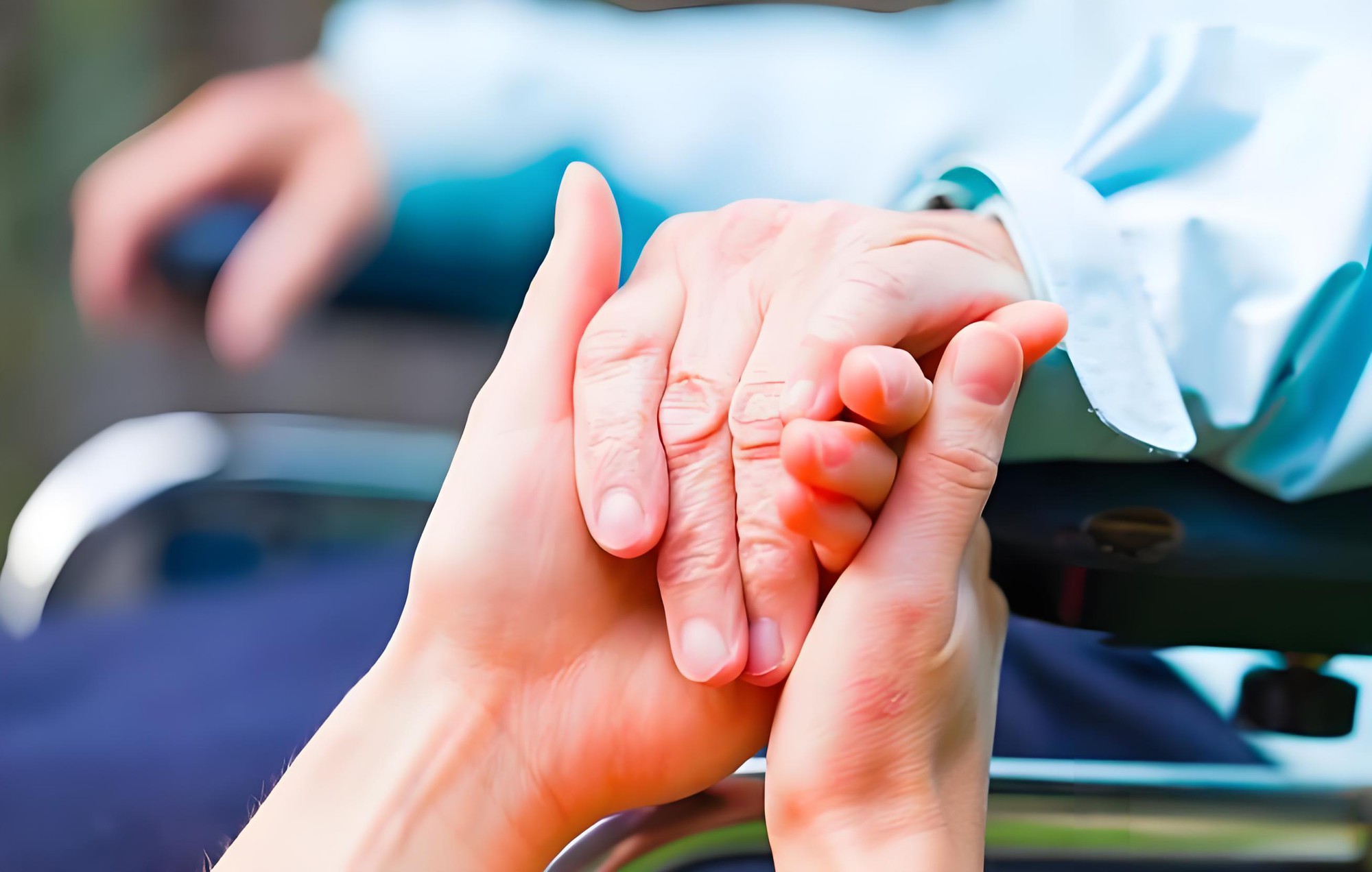 Nỗi buồn lớn nhất của một gia đ&igrave;nh kh&ocirc;ng phải l&agrave; ngh&egrave;o m&agrave; l&agrave; cha mẹ đ&atilde; ngo&agrave;i 70-80 tuổi vẫn c&ograve;n l&agrave;m 3 việc n&agrave;y- Ảnh 1.