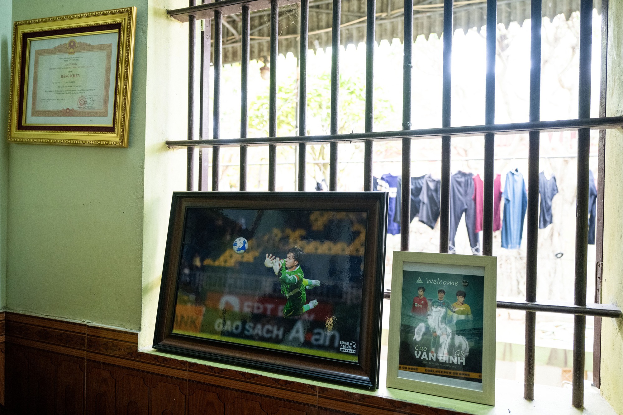 Về Nghệ An nghe chuyện chưa kể về thủ m&ocirc;n Cao Văn B&igrave;nh: "Ai nghĩ n&oacute; l&agrave; d&acirc;n thể thao đ&acirc;u, hiền qu&aacute;"- Ảnh 5.