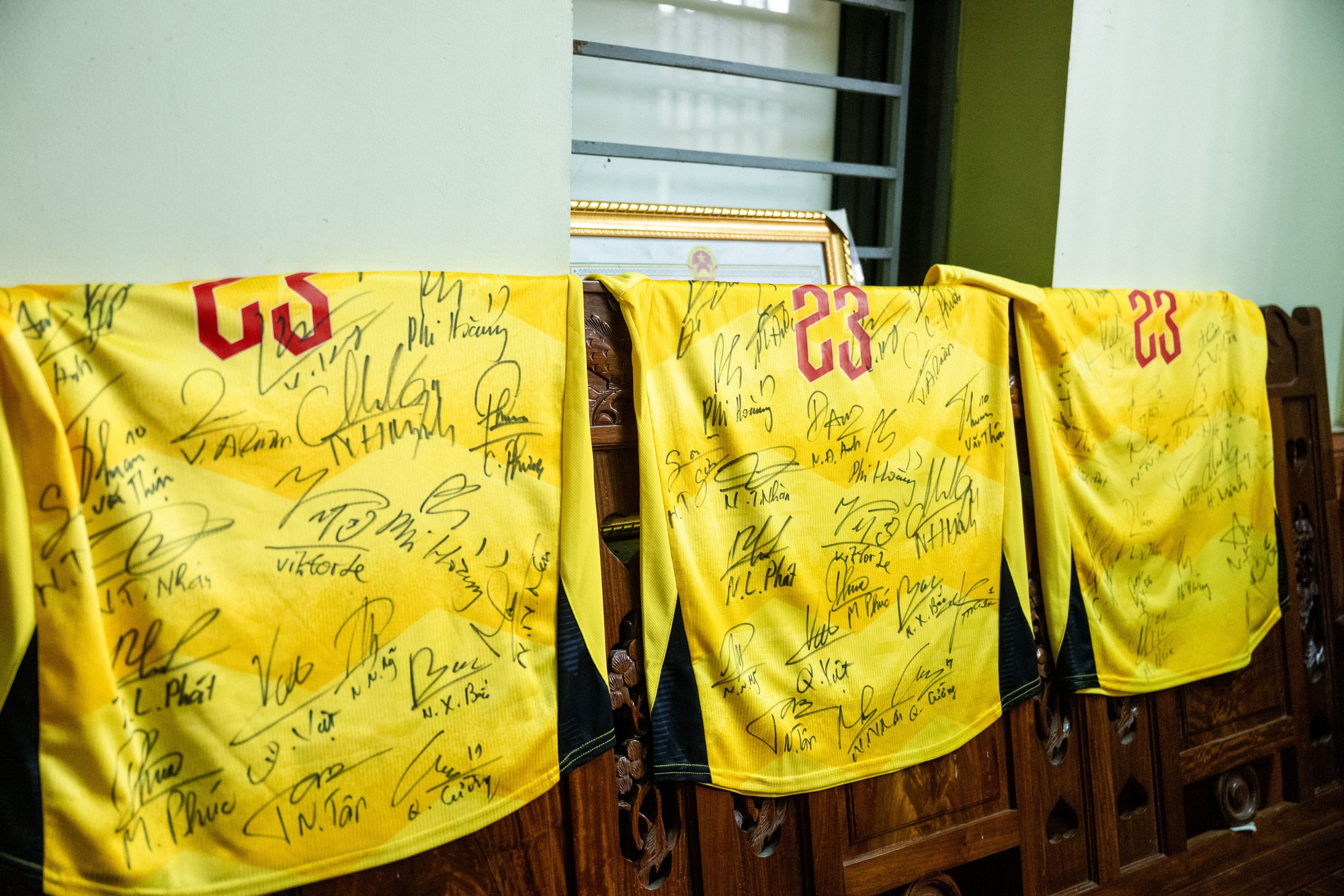 Về Nghệ An nghe chuyện chưa kể về thủ m&ocirc;n Cao Văn B&igrave;nh: "Ai nghĩ n&oacute; l&agrave; d&acirc;n thể thao đ&acirc;u, hiền qu&aacute;"- Ảnh 6.