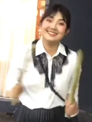 Phát sợ với cơ thể gầy trơ xương, héo mòn của con gái Phát sợ với cơ thể gầy trơ xương, héo mòn của con gái