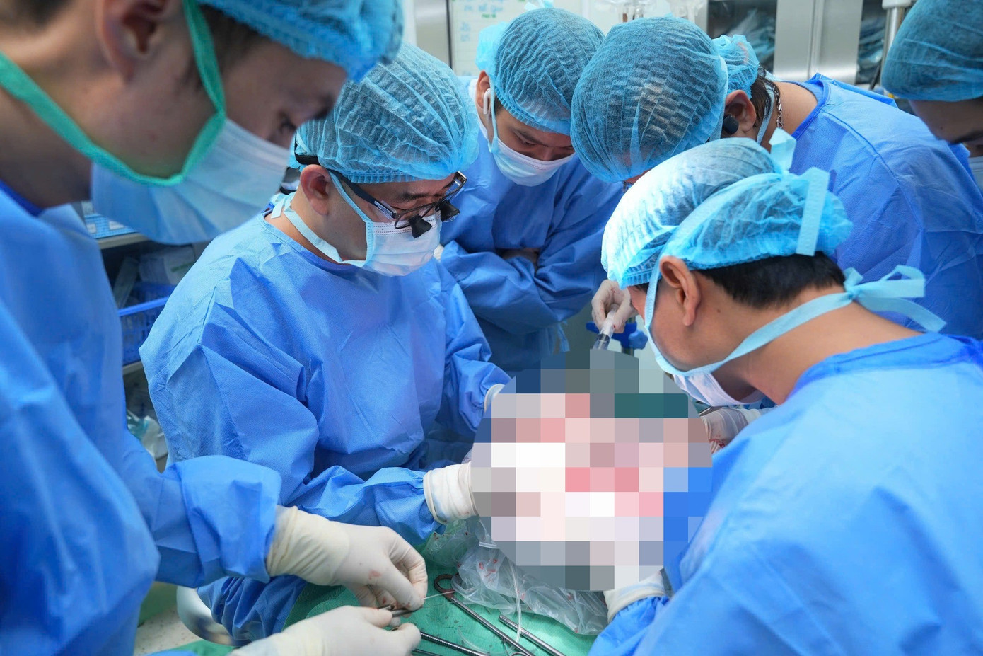 Gh&eacute;p tạng ở Việt Nam đi sau thế giới gần 4 thập kỷ nhưng tiến bộ vượt bậc- Ảnh 1.