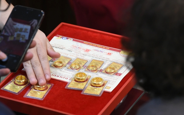 Gi&aacute; v&agrave;ng đột ngột sập mạnh kh&ocirc;ng ngừng ở Việt Nam sau một quyết định của Tổng thống Trump- Ảnh 1.