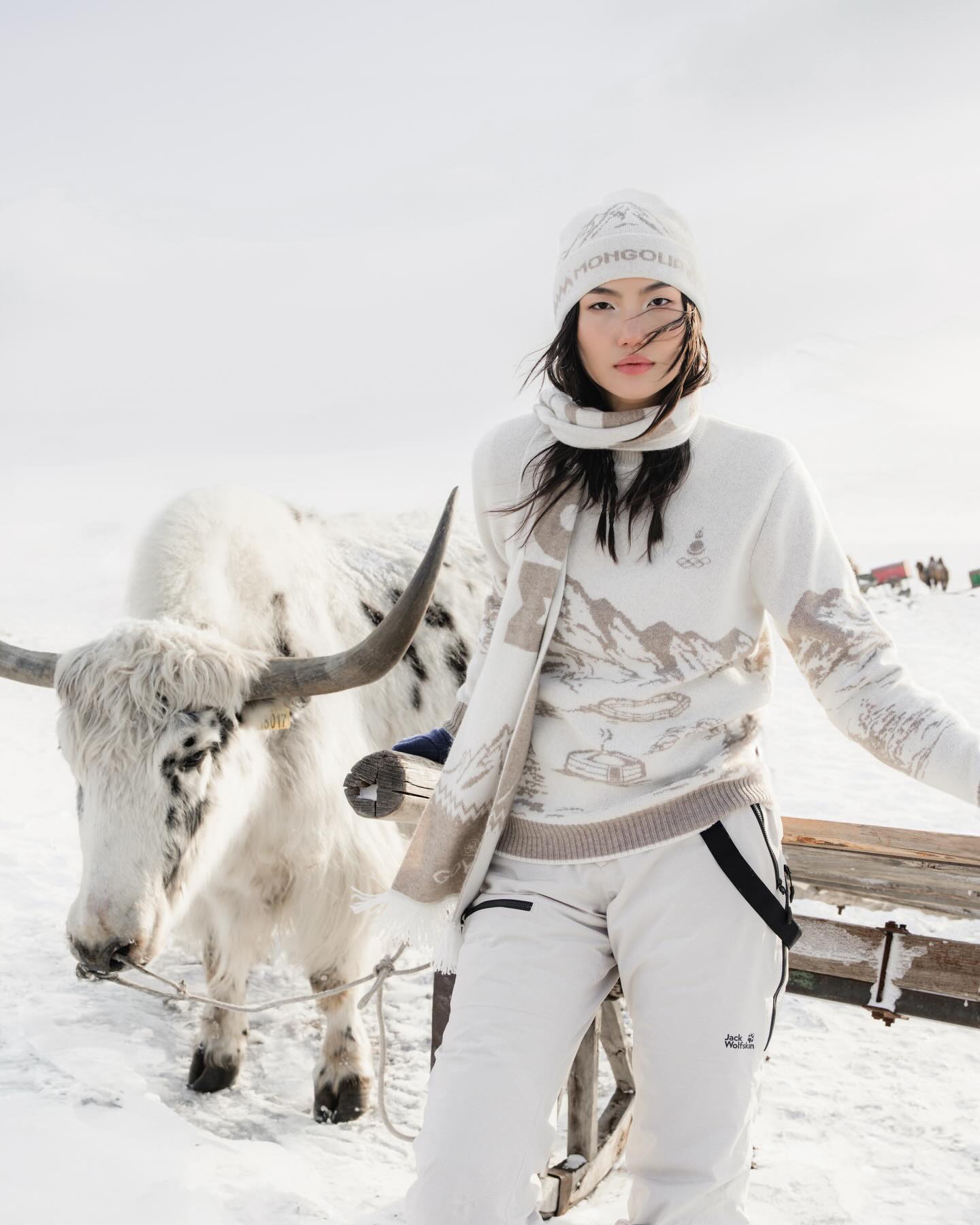 Thứ đ&aacute;ng ngắm nhất l&uacute;c n&agrave;y l&agrave; đồng phục Olympic của M&ocirc;ng Cổ: Qu&aacute; đẹp, qu&aacute; nghệ!- Ảnh 6.