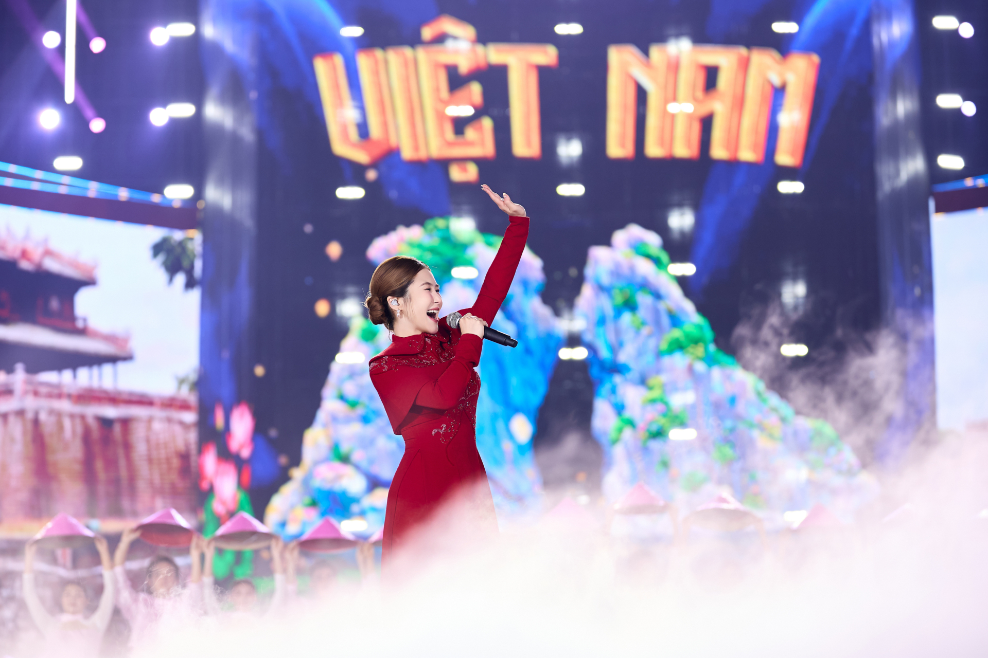 Nữ ca sĩ được chọn diễn ở Đại hội Đảng: Giọng h&aacute;t thực lực h&agrave;ng đầu Vbiz, ở ẩn 5 năm vẫn l&agrave; bạch nguyệt quang- Ảnh 5.