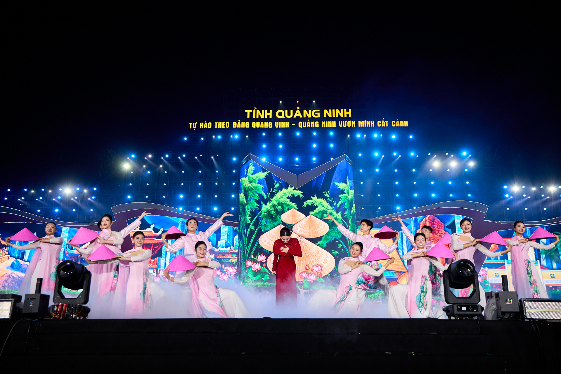 Nữ ca sĩ được chọn diễn ở Đại hội Đảng: Giọng h&aacute;t thực lực h&agrave;ng đầu Vbiz, ở ẩn 5 năm vẫn l&agrave; bạch nguyệt quang- Ảnh 3.