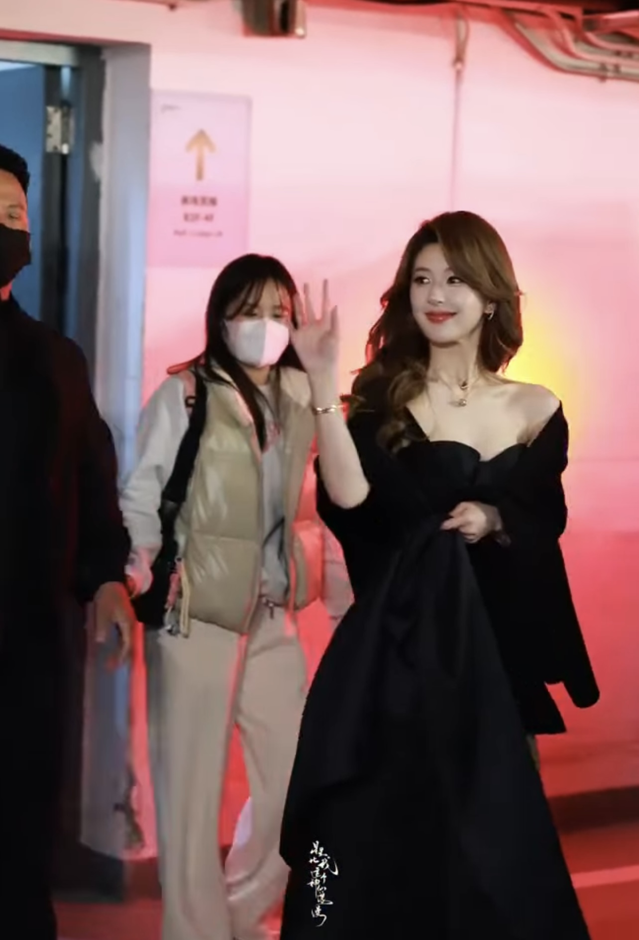 Một bước xuống xe của Triệu Lộ Tư khiến c&otilde;i mạng chấn động- Ảnh 11.