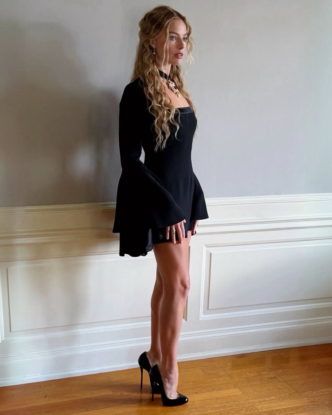 Barbie đời thực cũng khổ như b&uacute;p b&ecirc;: Nh&igrave;n b&agrave;n ch&acirc;n dị dạng v&igrave; gi&agrave;y cao g&oacute;t m&agrave; đau d&ugrave;m- Ảnh 1.