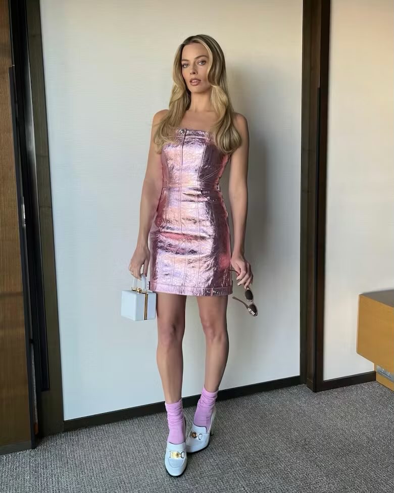 Barbie đời thực cũng khổ như b&uacute;p b&ecirc;: Nh&igrave;n b&agrave;n ch&acirc;n dị dạng v&igrave; gi&agrave;y cao g&oacute;t m&agrave; đau d&ugrave;m- Ảnh 10.