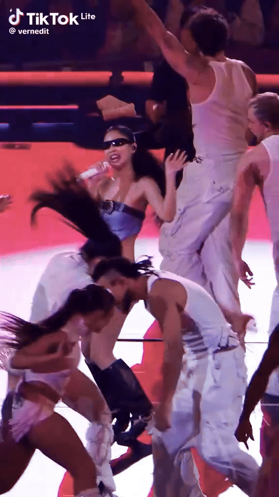 Jennie (BLACKPINK) bị soi chuyện bầu bí- Ảnh 1. Jennie (BLACKPINK) bị soi chuyện bầu bí- Ảnh 1.