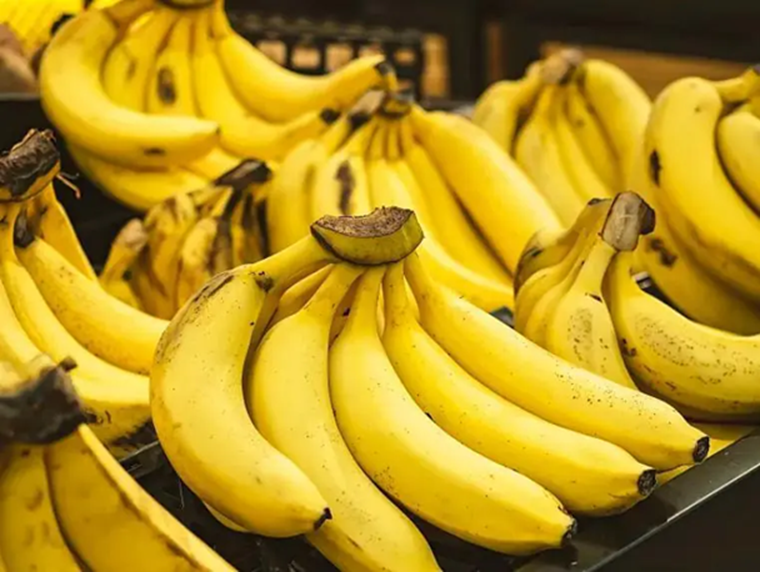 Người thường xuy&ecirc;n ăn chuối, chỉ sau một thời gian ngắn, cơ thể c&oacute; thể xuất hiện 3 thay đổi sức khỏe r&otilde; rệt- Ảnh 1.